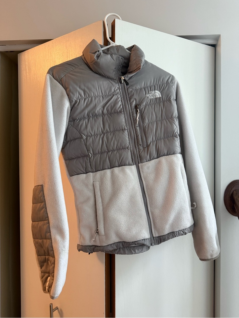 The North Face Denali 550 white and gray fleece puffer panel jacket size small